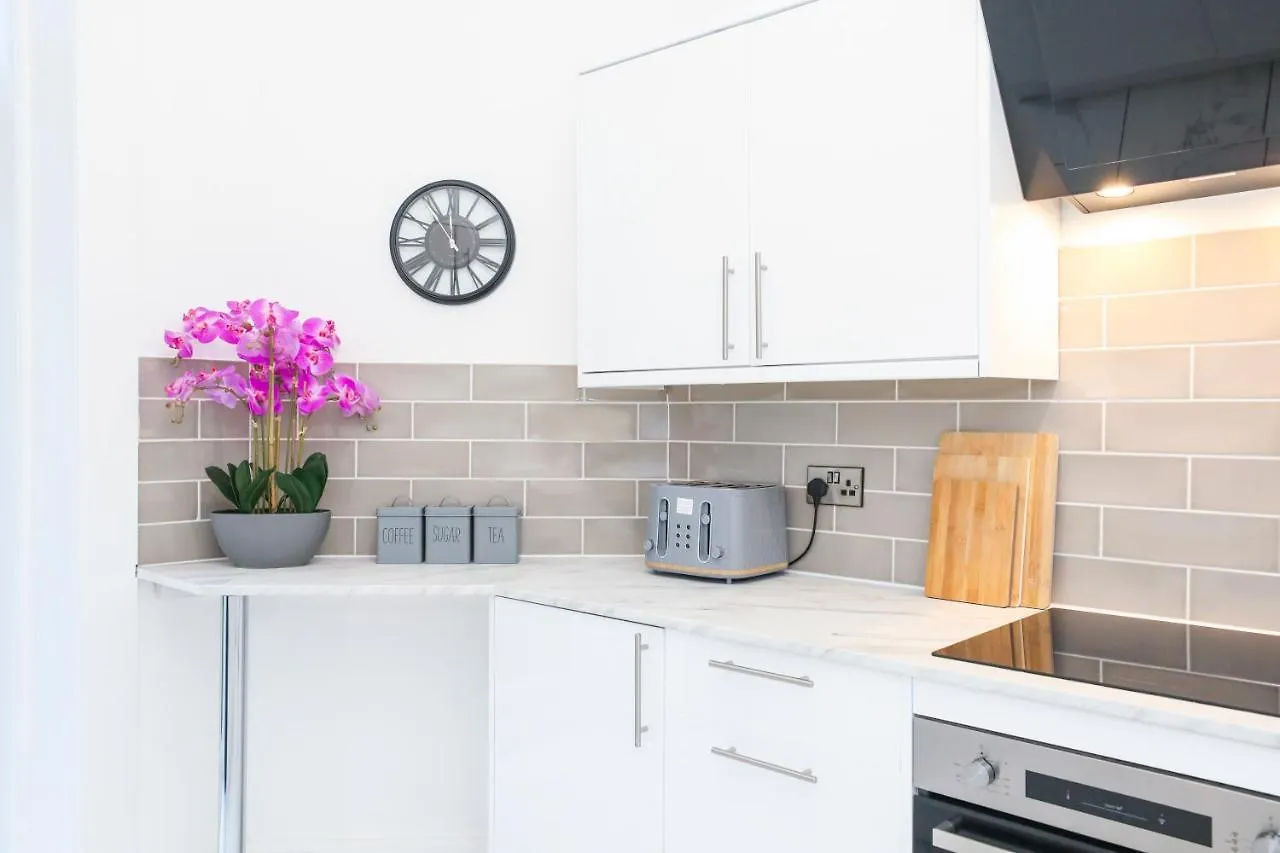 Gorgeous Rooms In Excellent Location - Edinburgh - Five Star Amenities 0*,  United Kingdom